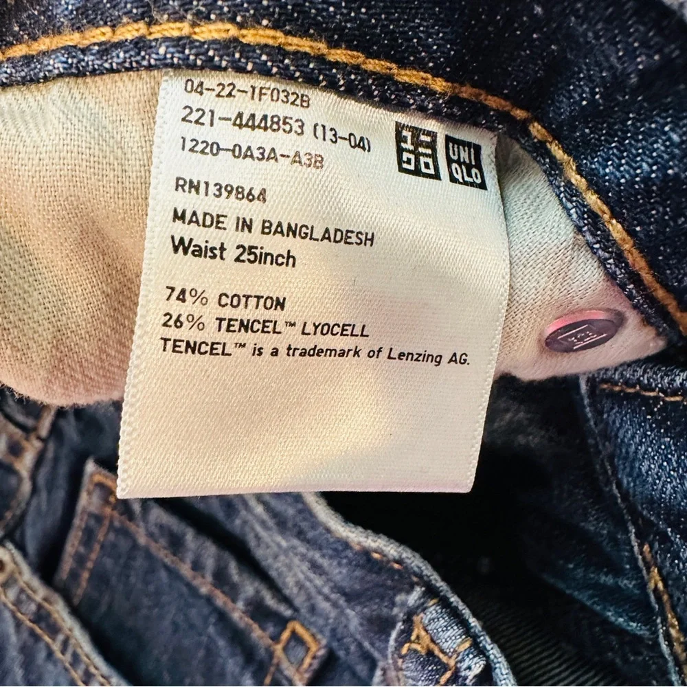Uniqlo Relaxed High Rise Tapered‎ Leg Jeans Timeless Style